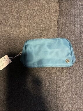 lululemon athletica teal zip pouch